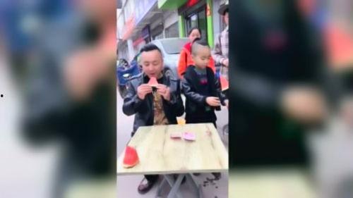 父子吃瓜比赛视频,吃瓜大赛欢乐多