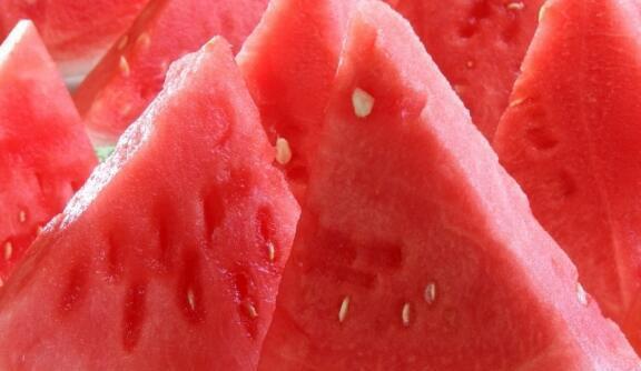 亚洲吃瓜群,揭秘网络社交背后的趣味与争议